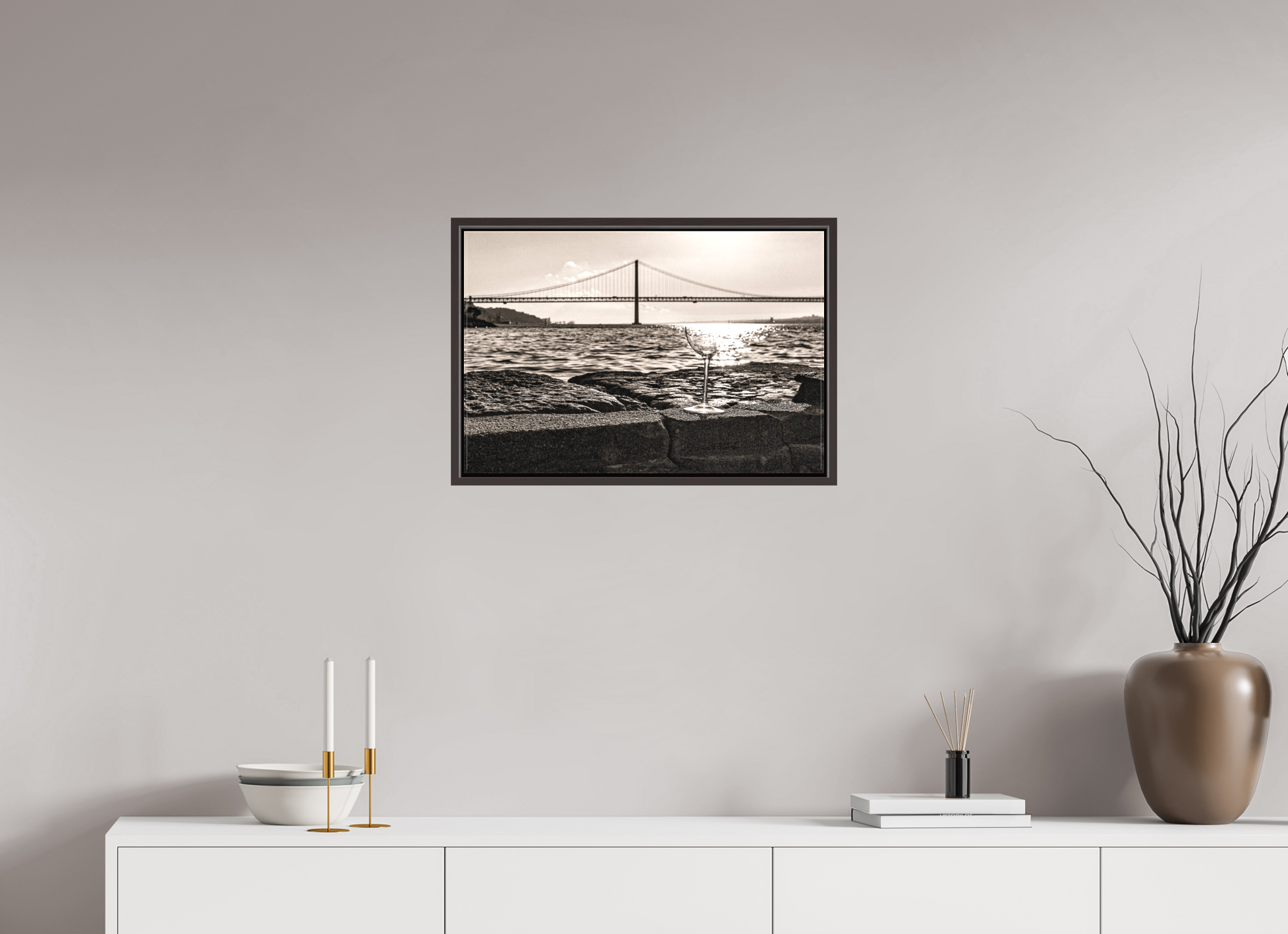 60 x 40 cm, Canva - moldura castanha escura A taça quebrada.