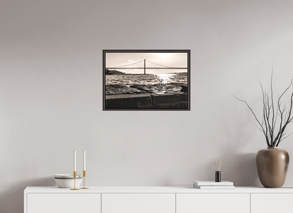 60 x 40 cm, Canva - moldura castanha escura A taça quebrada.