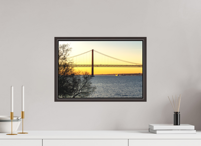 45 x 30 cm, Canva - moldura castanha escura Golden Hour