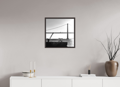 50 x 50 cm, Canva - moldura castanha escura Os Pescadores de Almada.