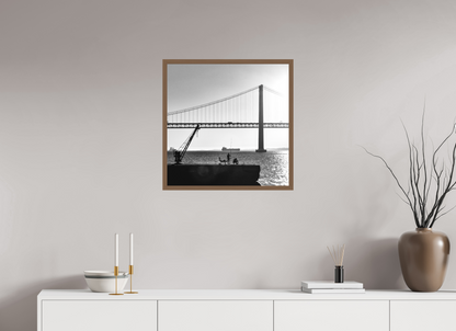 60 x 60 cm, Ilford P&B em Metacrilato - moldura Walnut Os Pescadores de Almada.