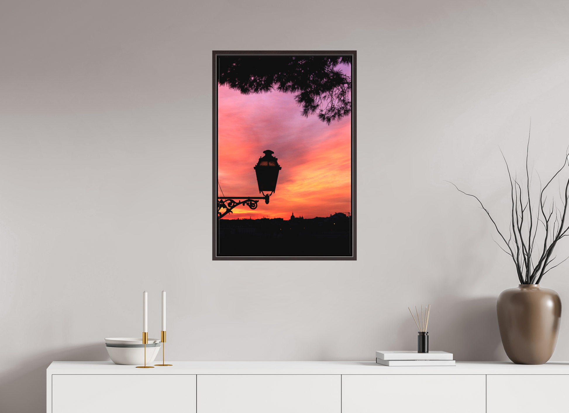 50 x 75 cm, Canva - moldura castanha escura O Candeeiro