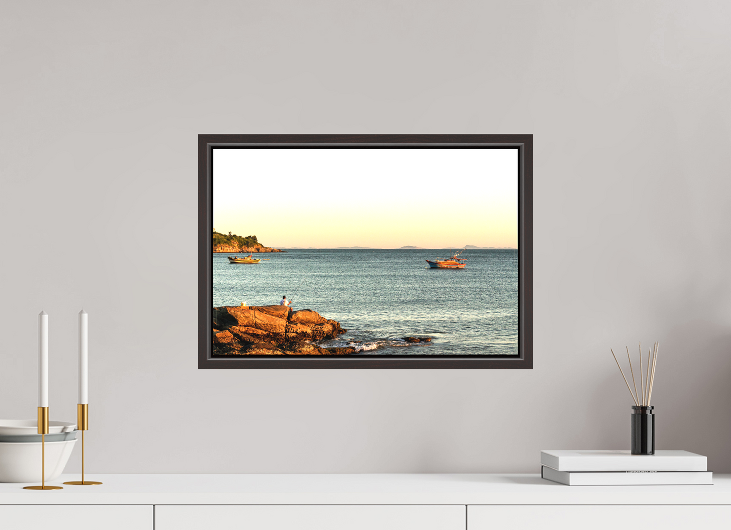 45 x 30 cm, Canva - moldura castanha escura O Pescador