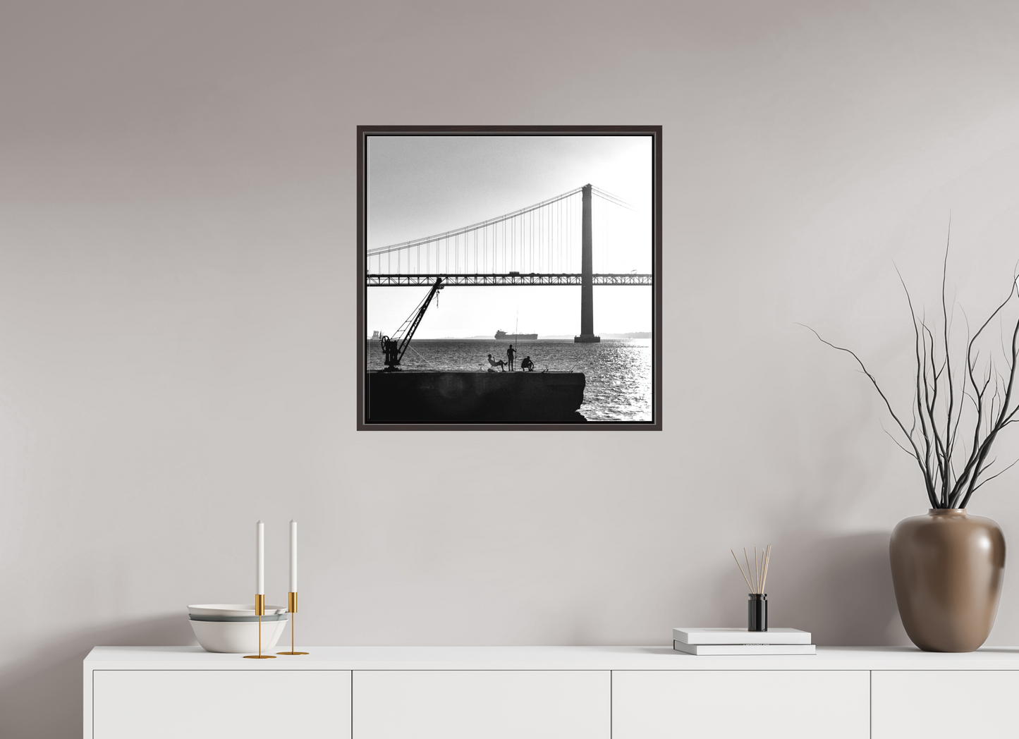 60 x 60 cm, Canva - moldura castanha escura Os Pescadores de Almada.