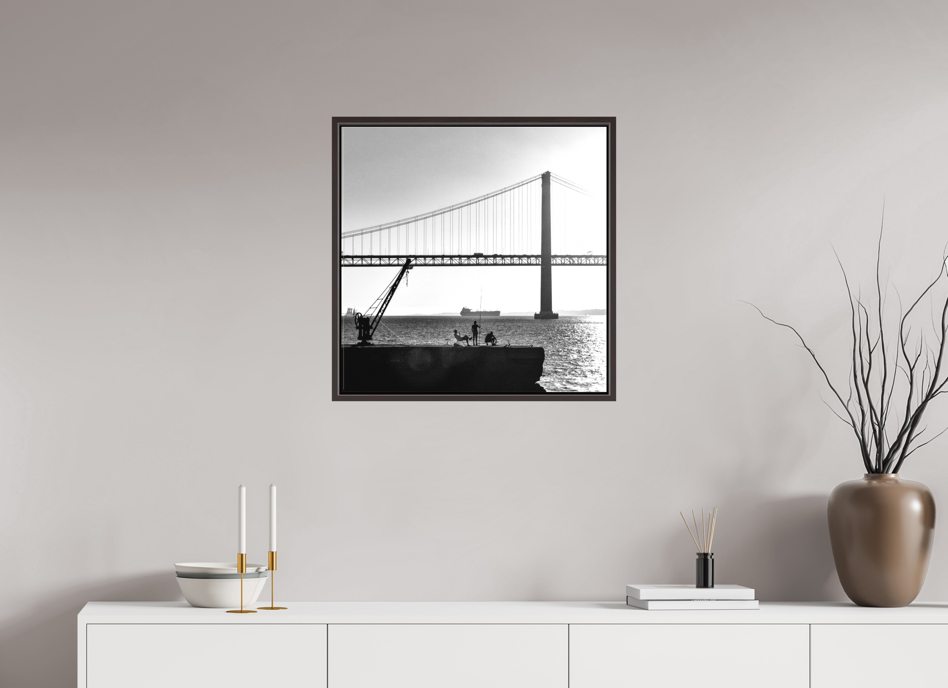 60 x 60 cm, Canva - moldura castanha escura Os Pescadores de Almada.