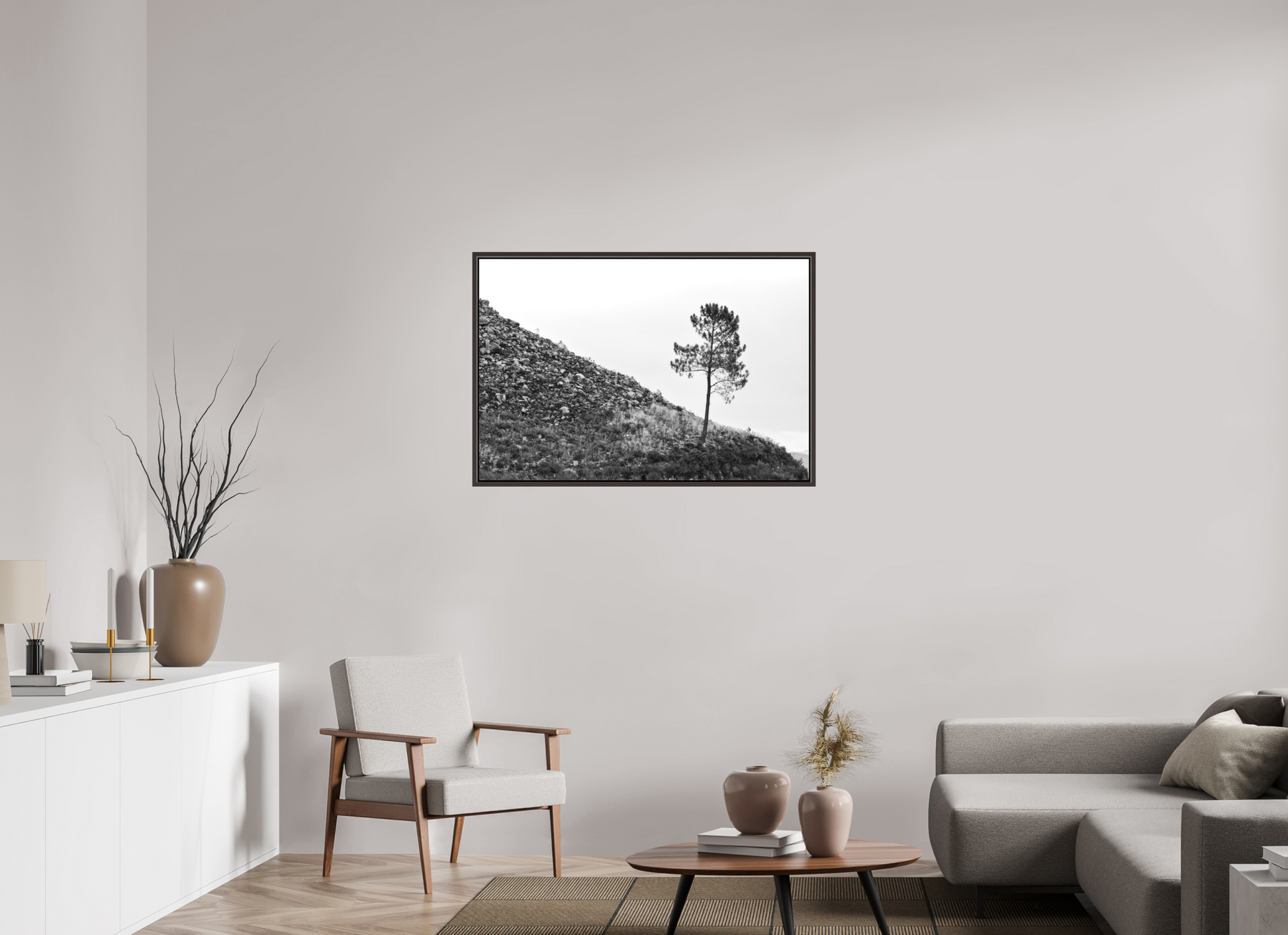 105 x 70 cm, Canva - moldura castanha escura A Protagonista