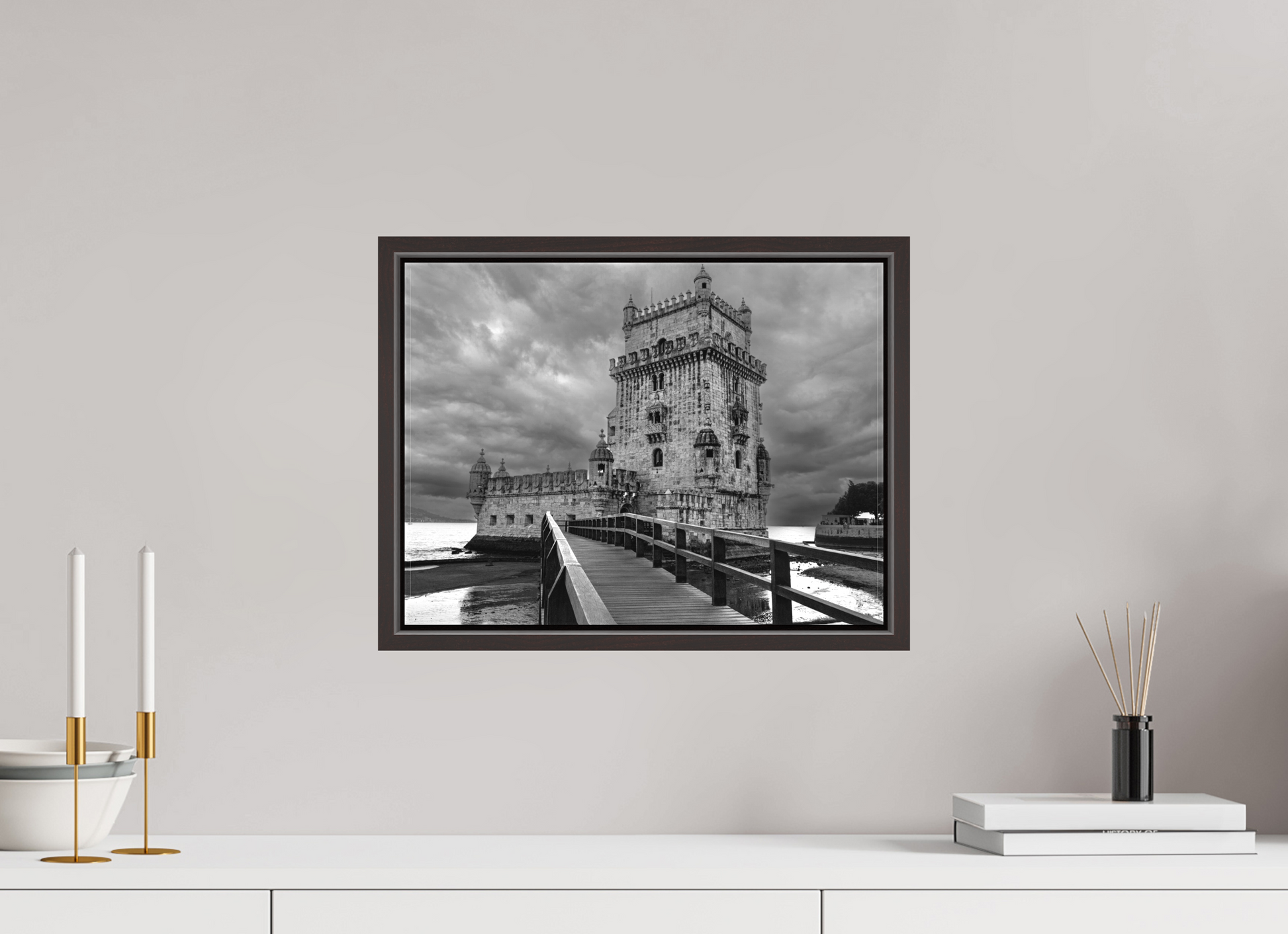 40 x 30 cm, Canva - moldura castanha escura Sentinela do Tempo.