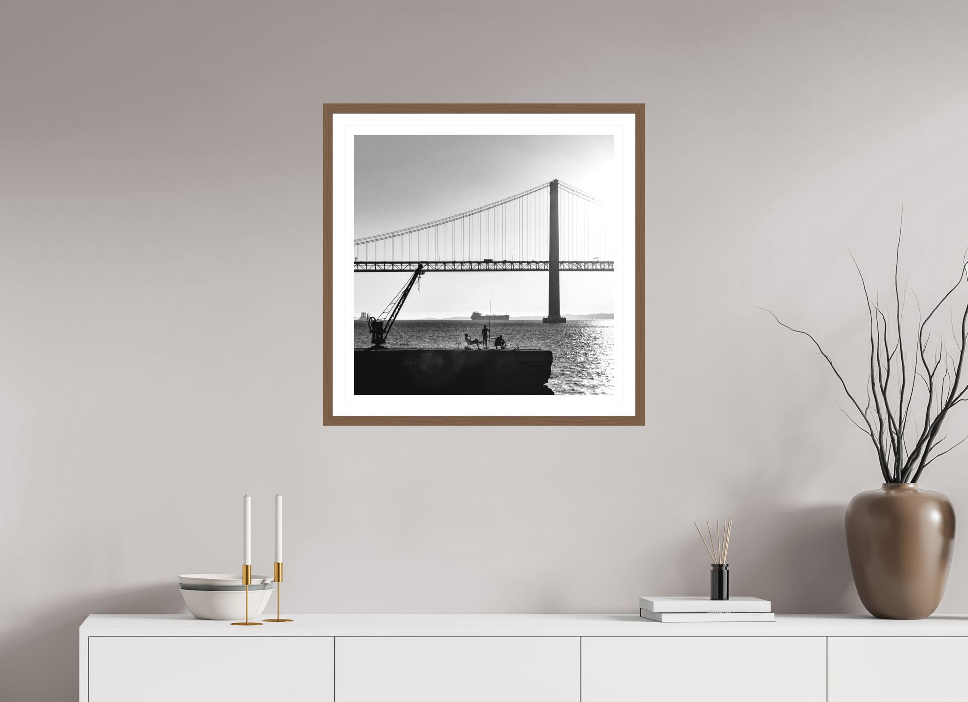 60 x 60 cm, Hahnemuhle Fine Art - moldura Walnut Os Pescadores de Almada.