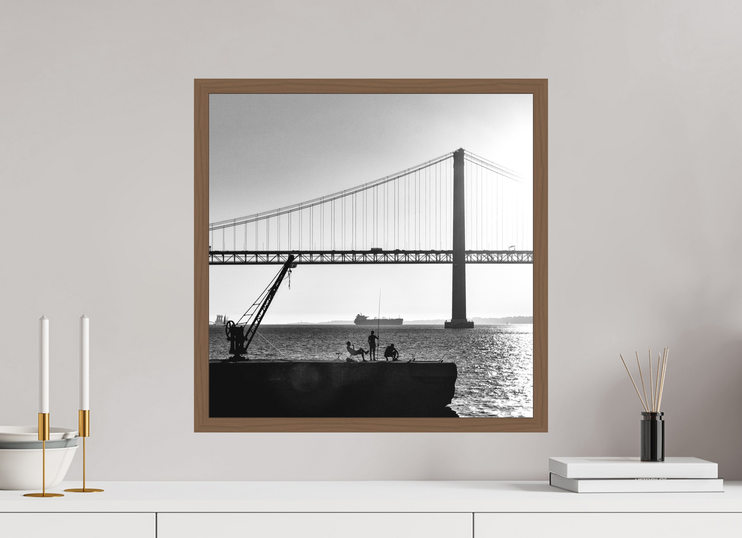 50 x 50 cm, Ilford P&B em Metacrilato - moldura Walnut Os Pescadores de Almada.