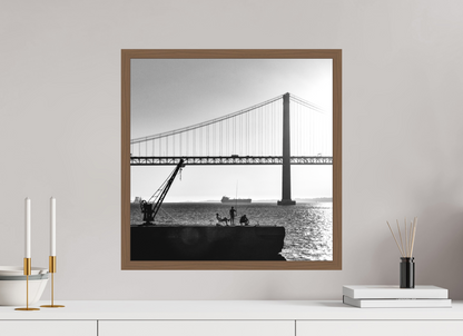 50 x 50 cm, Ilford P&B em Metacrilato - moldura Walnut Os Pescadores de Almada.