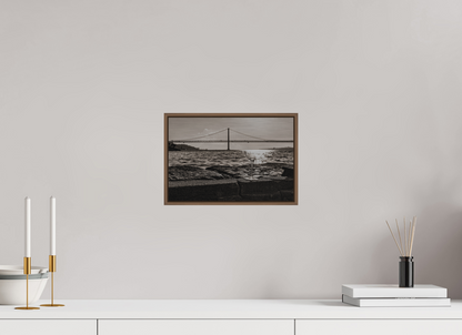 30 x 20 cm, Impressão em Alumínio escovado - moldura walnut A taça quebrada.