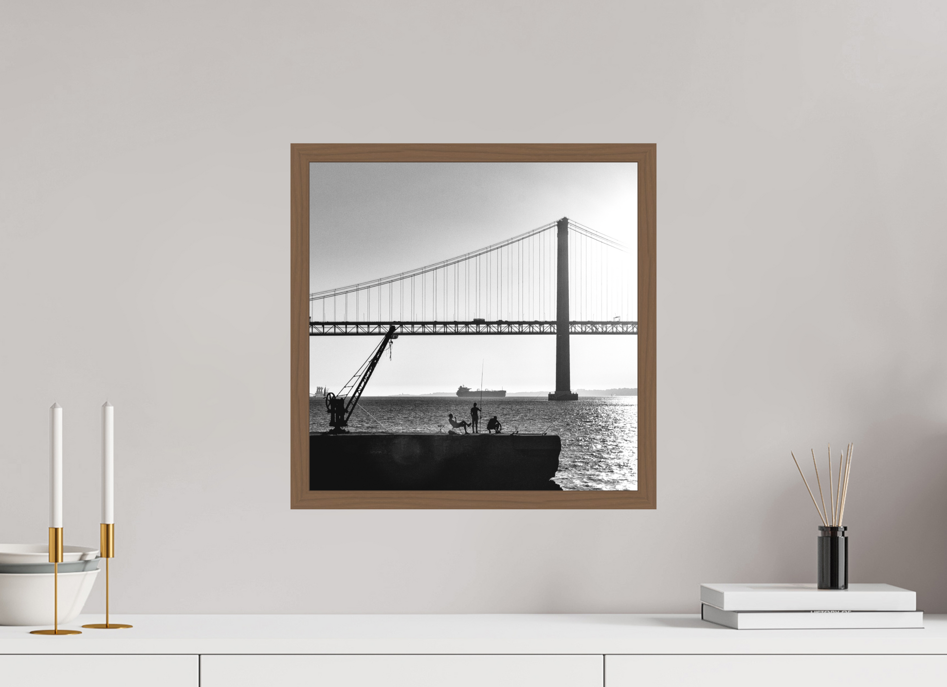 40 x 40 cm, Ilford P&B em Metacrilato - moldura Walnut Os Pescadores de Almada.