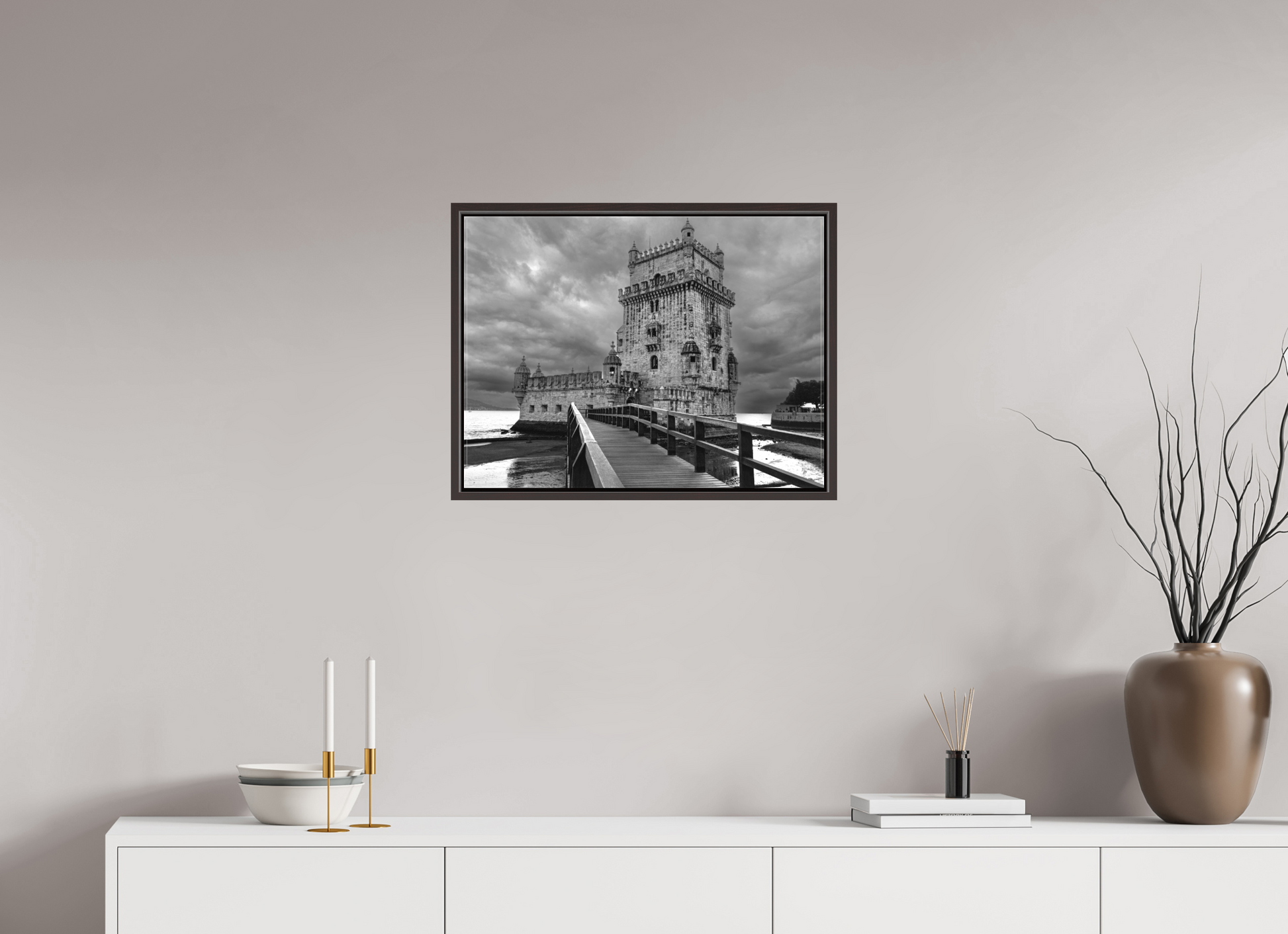 60 x 45 cm, Canva - moldura castanha escura Sentinela do Tempo.