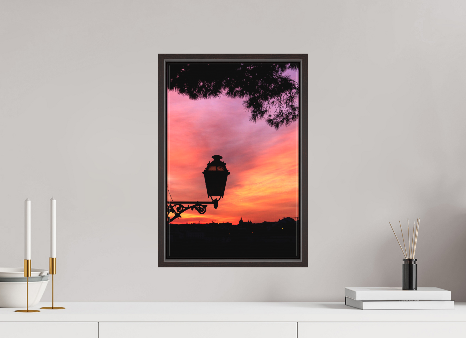 30 x 45 cm, Canva - moldura castanha escura O Candeeiro