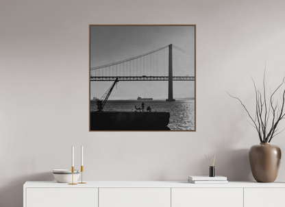 80 x 80 cm, Impressão em Alumínio escovado - moldura walnut Os Pescadores de Almada.